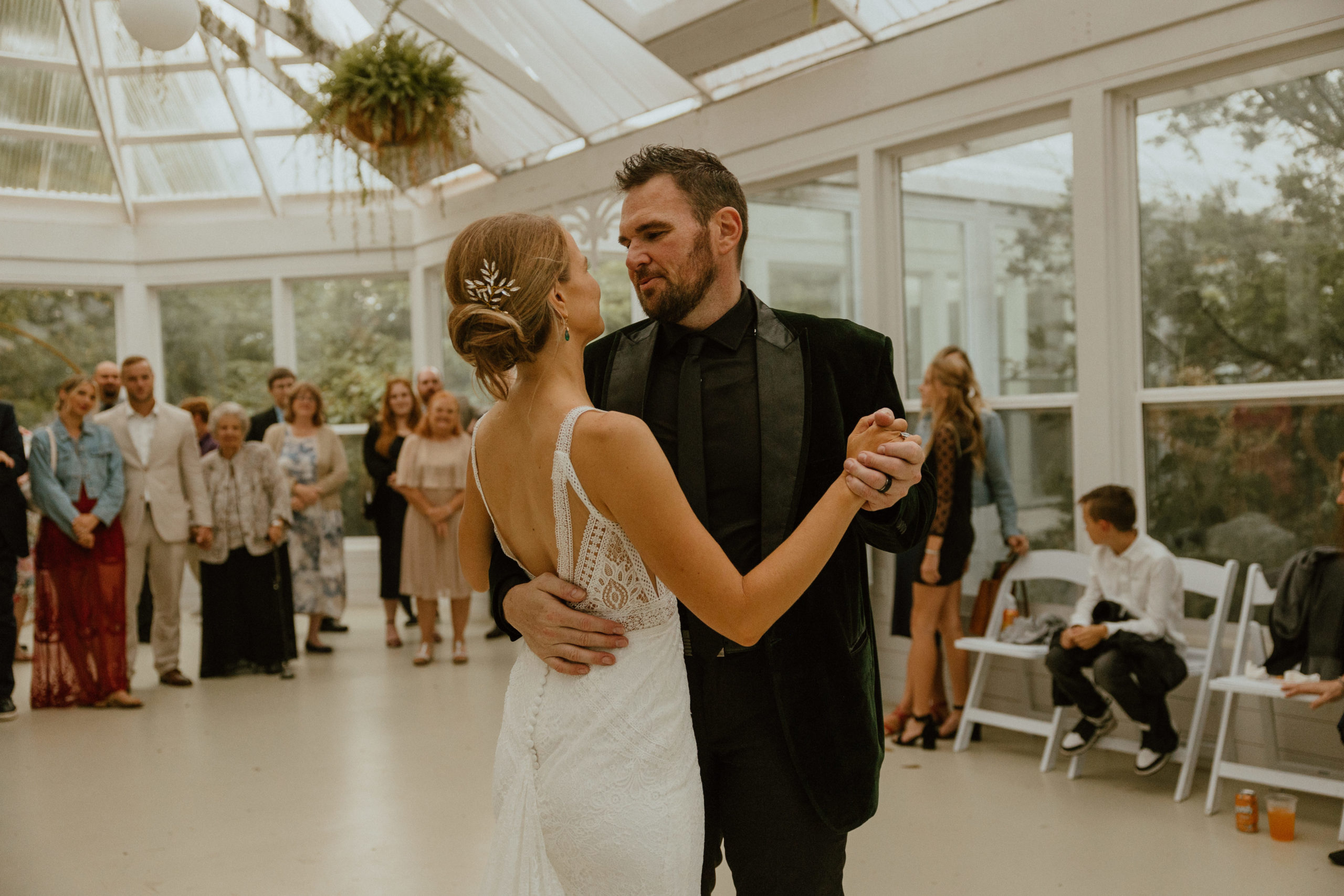 5 Intimate Wedding Venues in Iowa - Corah B Photography, image size:2560x1707